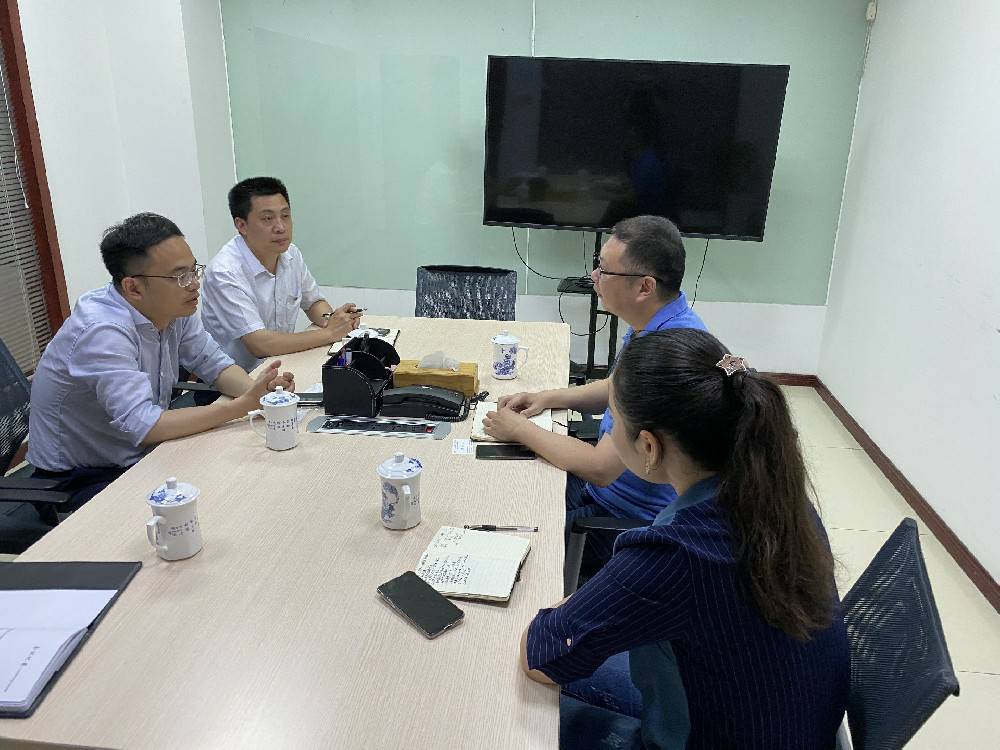 无锡市工信局领导来华体会·网站登录官网入口-华体会online(中国)科技开展“三联三解”活动